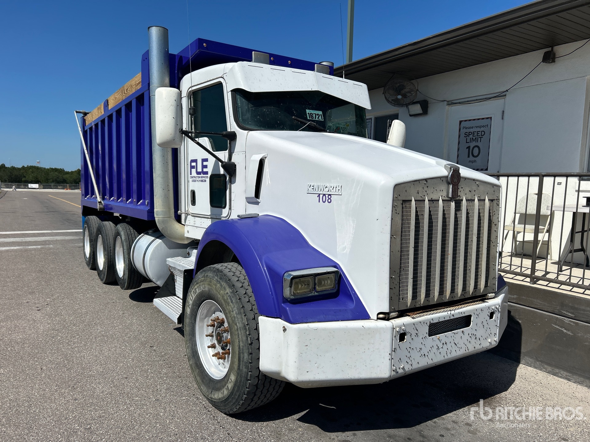 Photo of a 2005 Kenworth T800