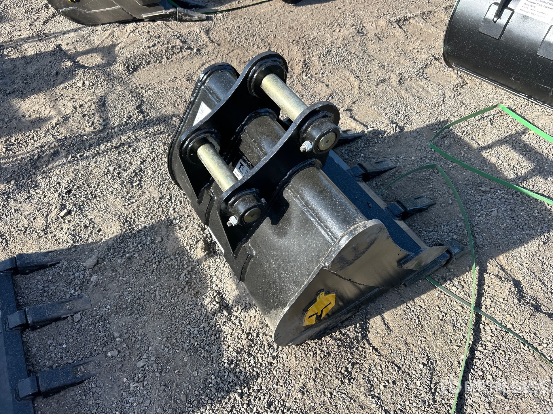 Aspect général with Image, coin arrière droit