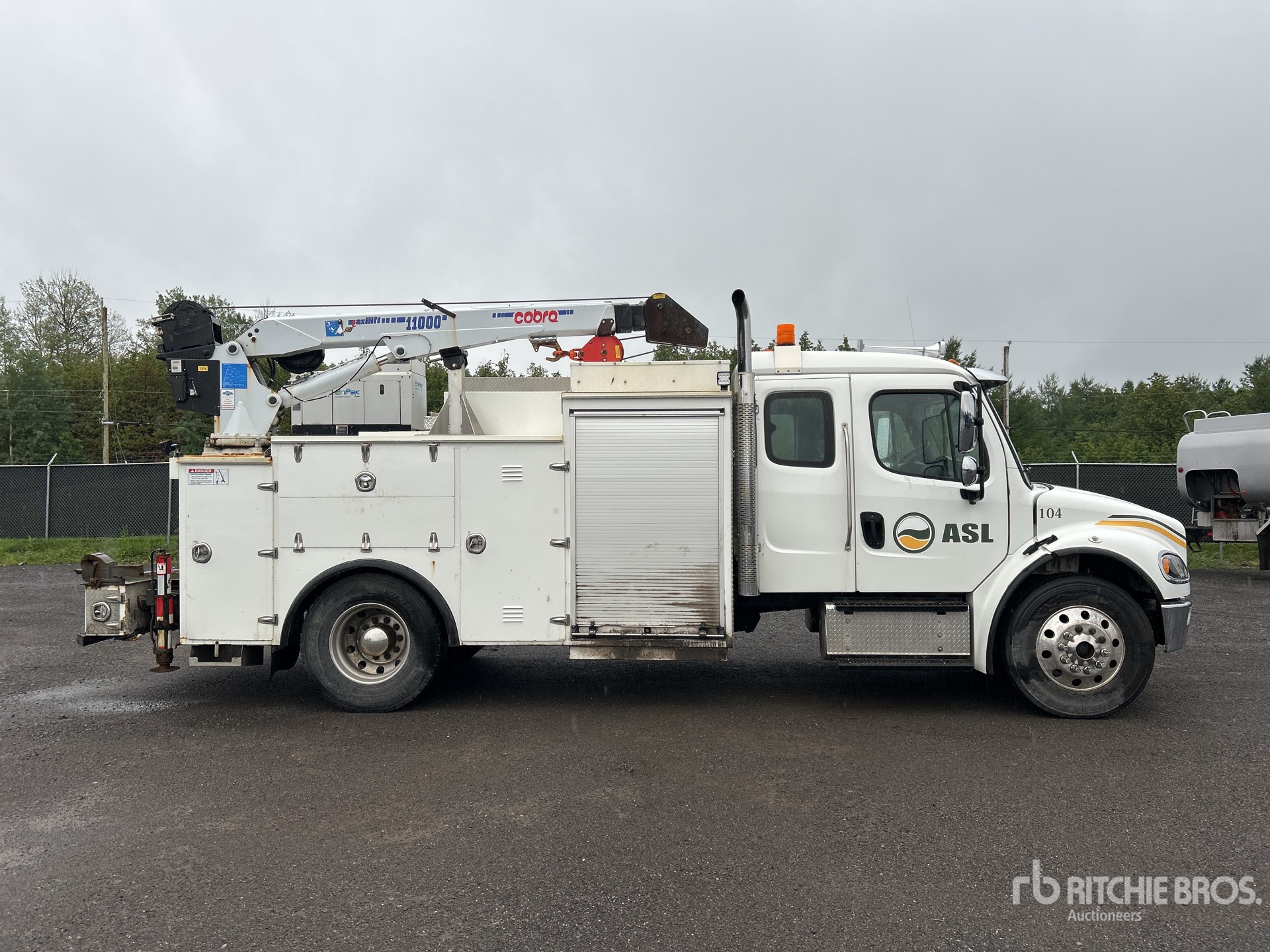 2022 Freightliner M2 106