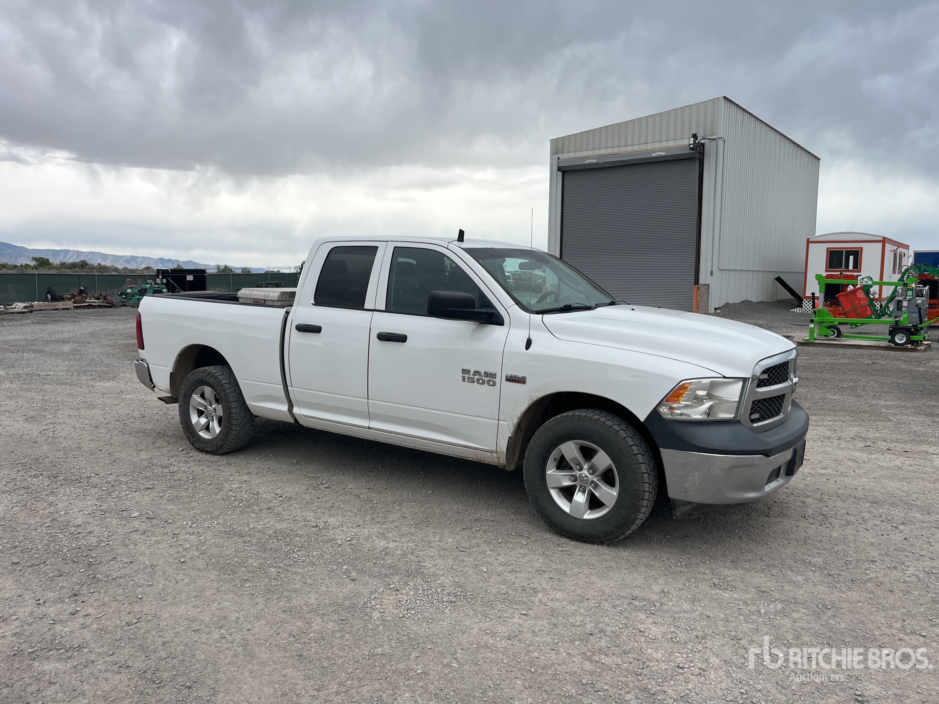 General Appearance with Bild, Ecke vorne rechts