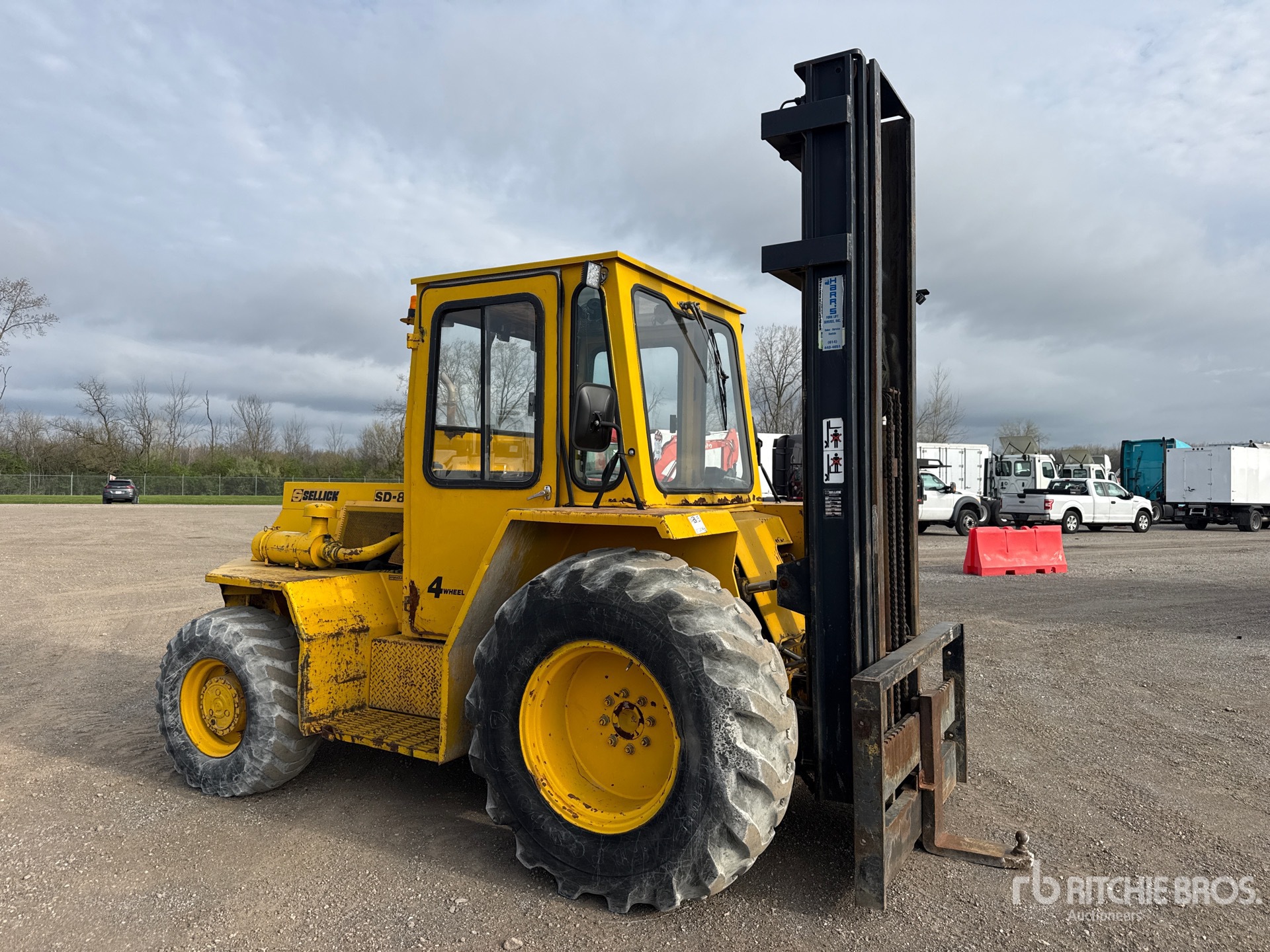 General Appearance with Picture, Right Front Corner