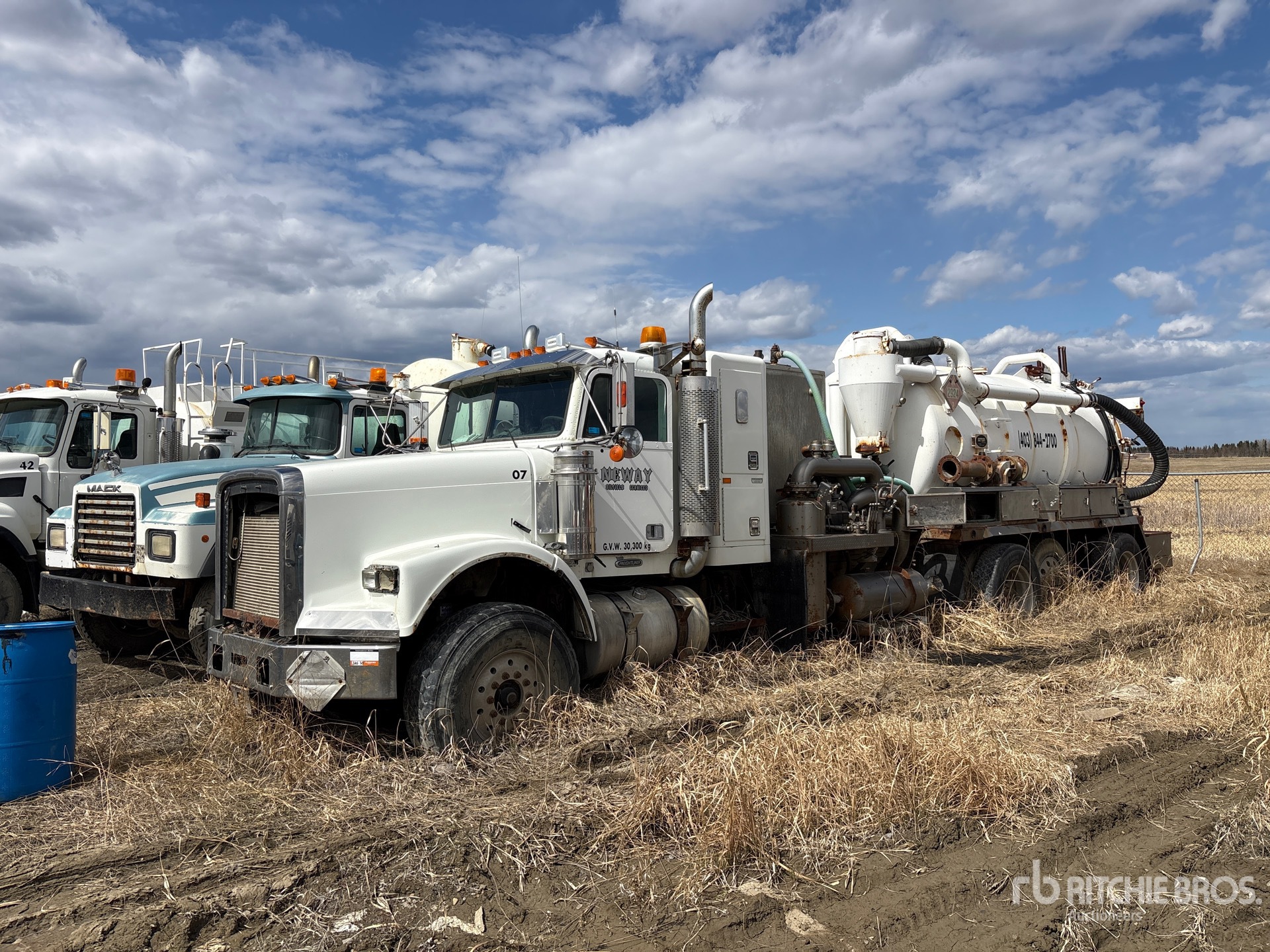 Photo of a 2007 Freightliner FLD120SD