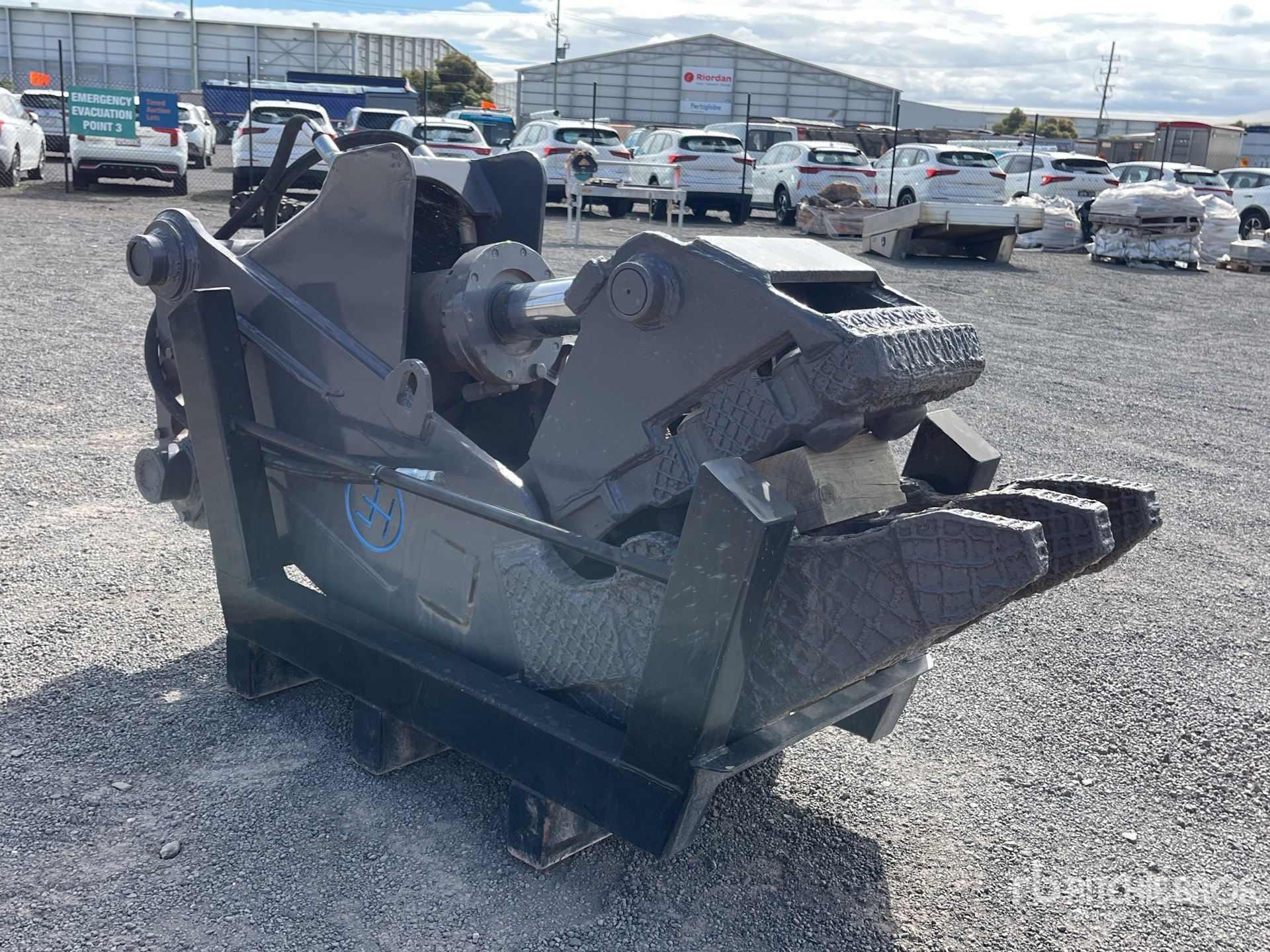 General Appearance with Picture, Right Rear Corner