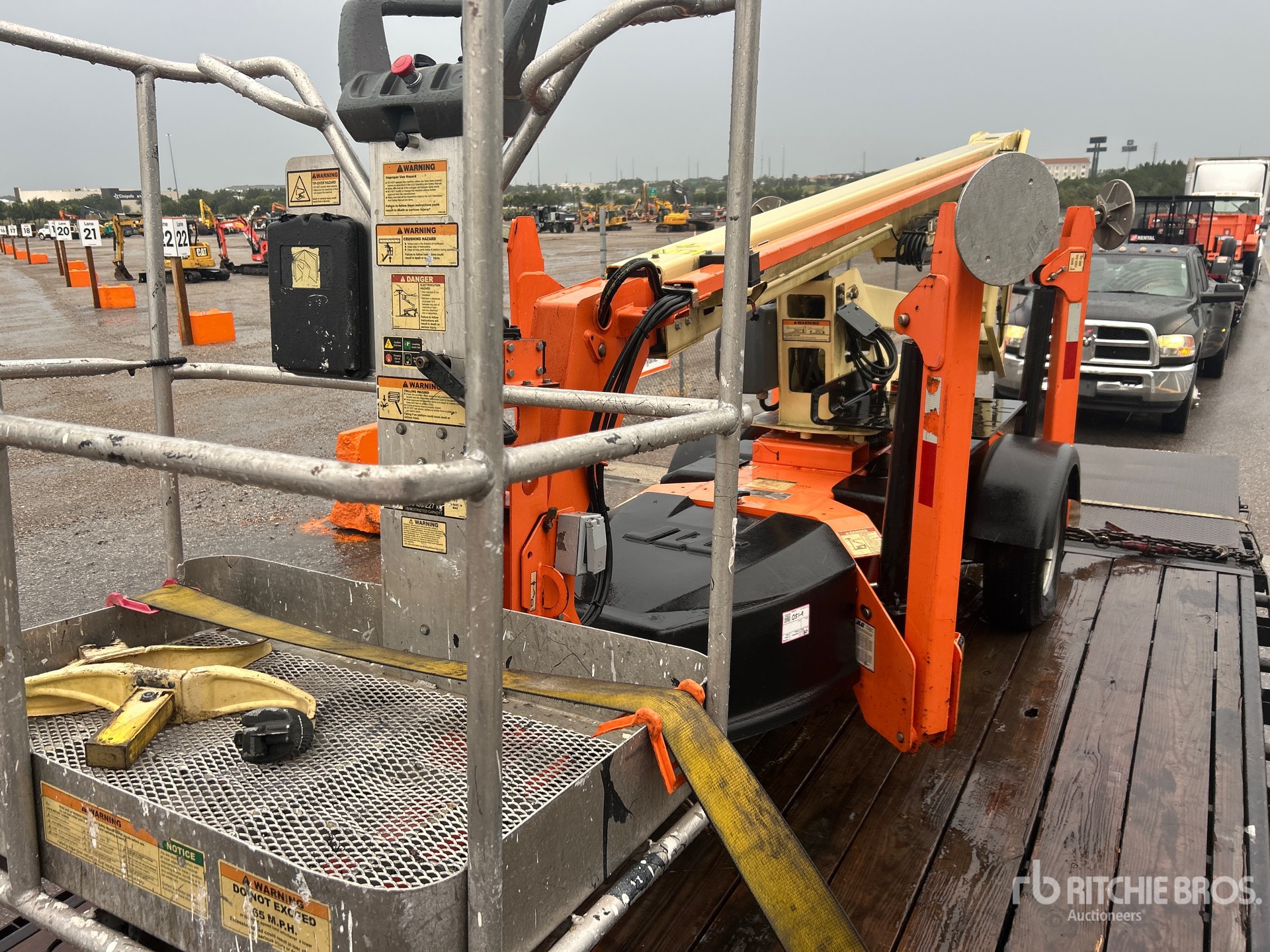 2019 JLG T350