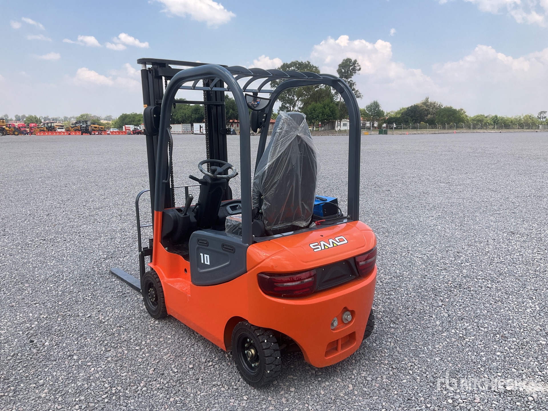 General Appearance with Foto, angolo posteriore sinistro