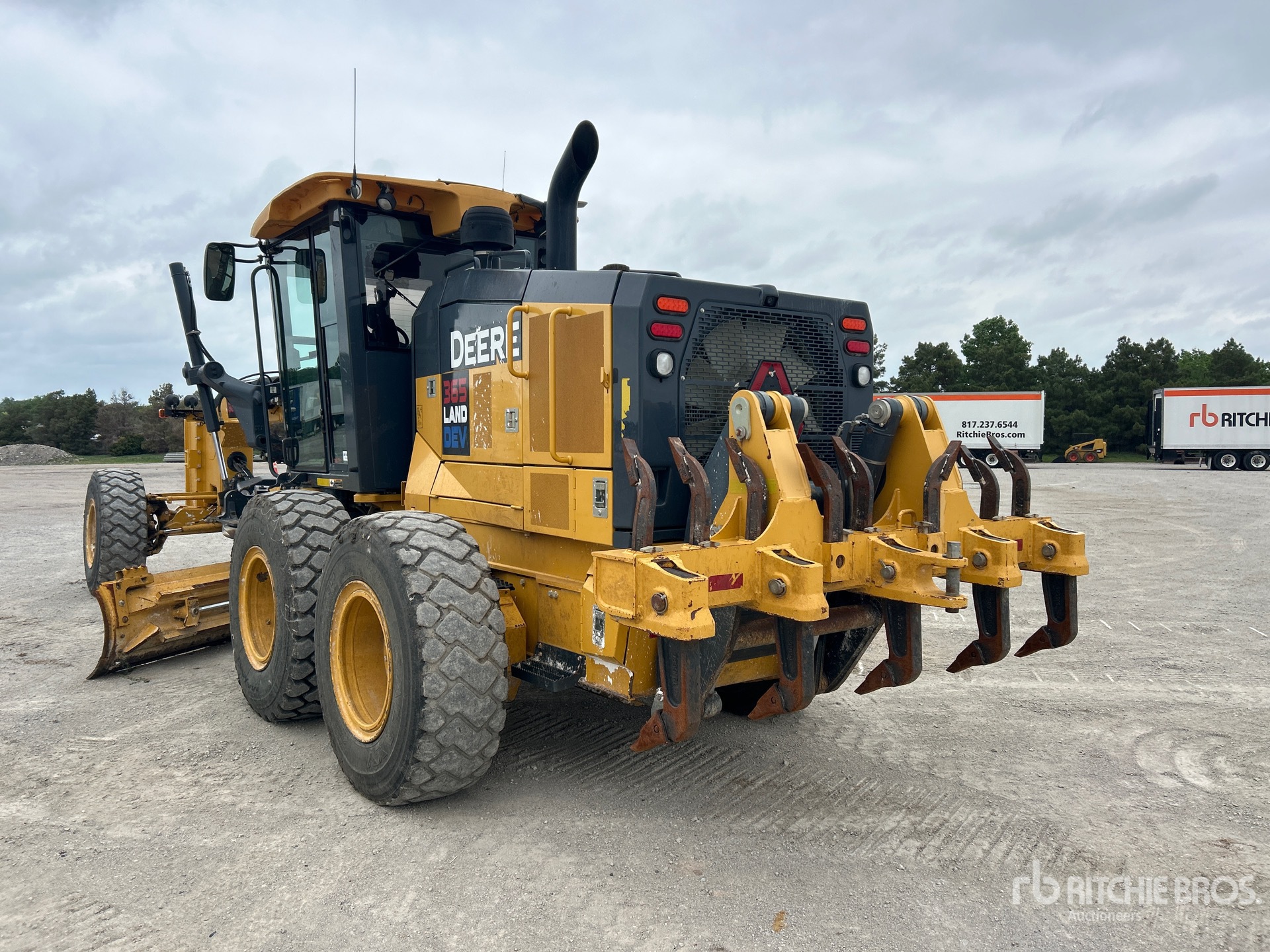 General Appearance with Bild, Ecke hinten links