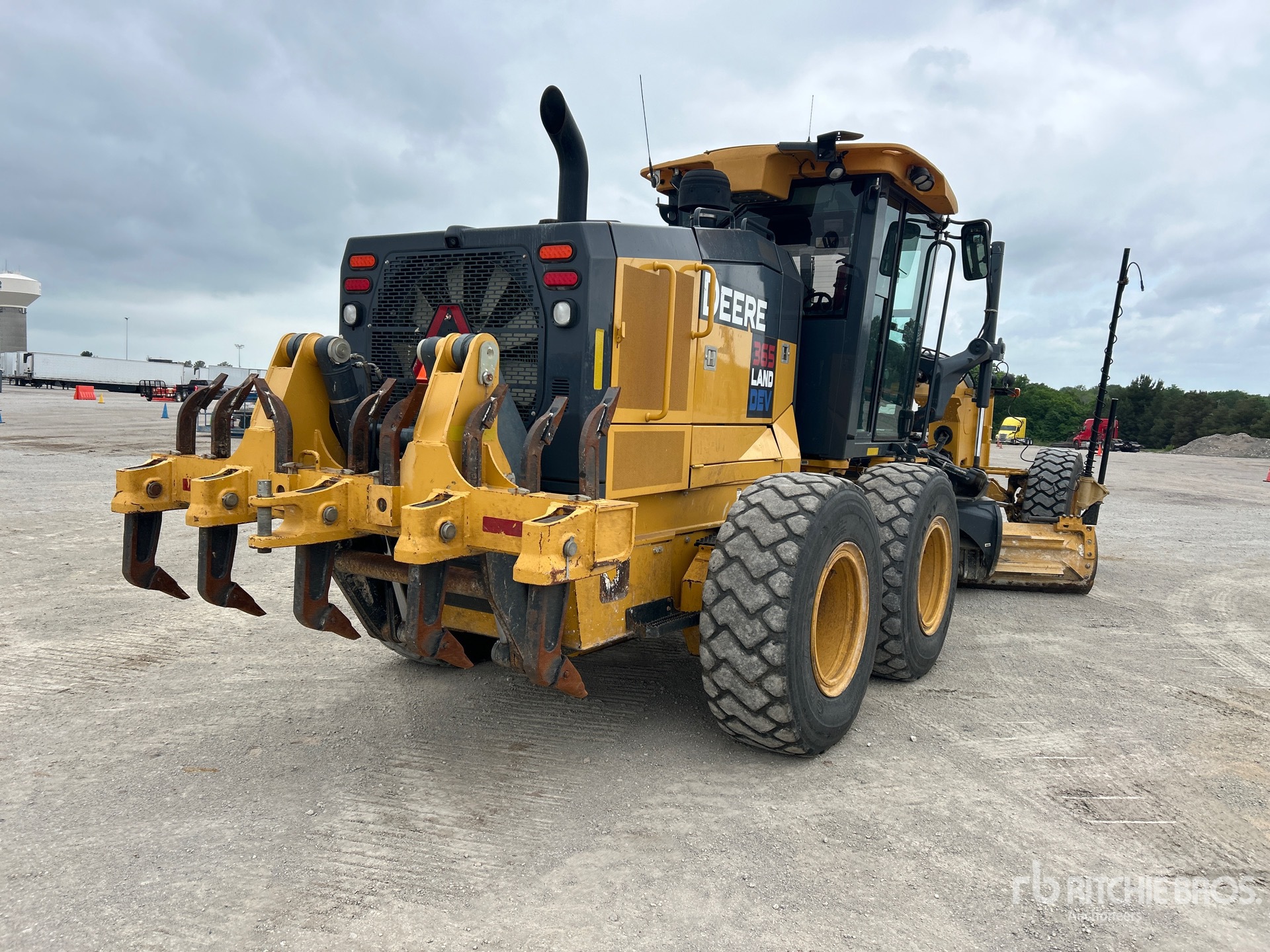 General Appearance with Bild, Ecke hinten rechts