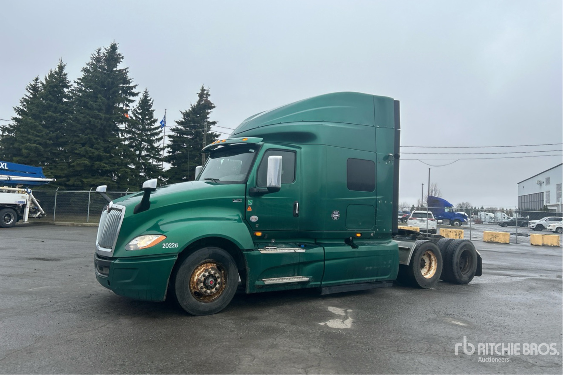 General Appearance with Picture, Left Front Corner