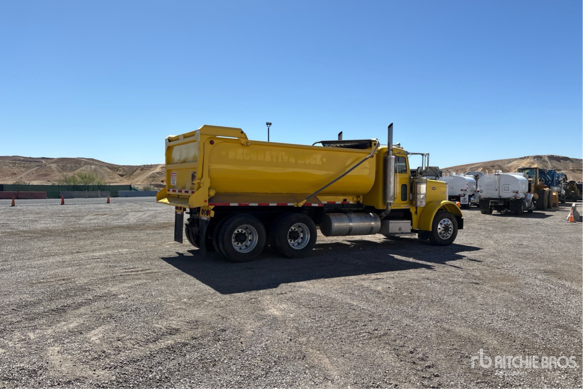 General Appearance with Foto, angolo anteriore sinistro