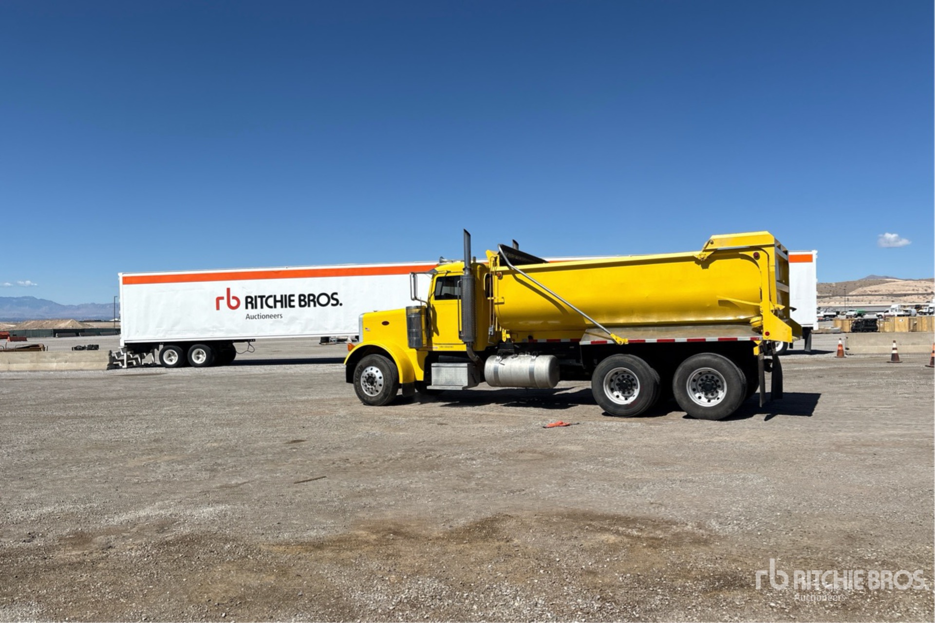 General Appearance with Foto, angolo posteriore sinistro