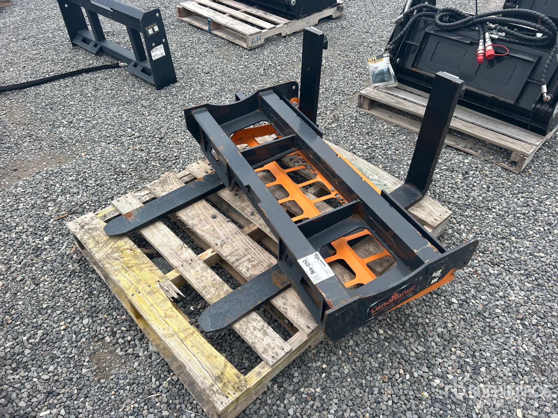 General Appearance with Foto, angolo anteriore sinistro