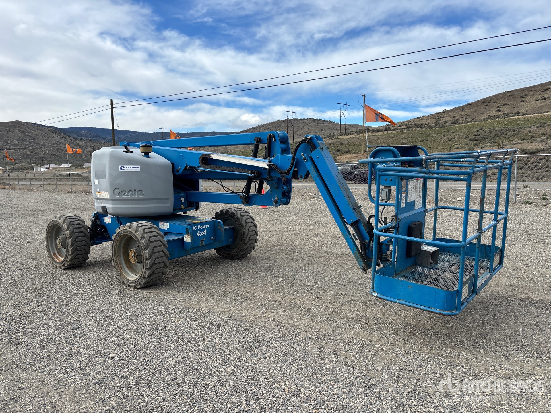 General Appearance with Bild, Ecke vorne rechts