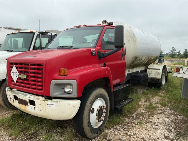 2006 Chevrolet C7500 3000 gal 4x2 Propane Delivery Truck