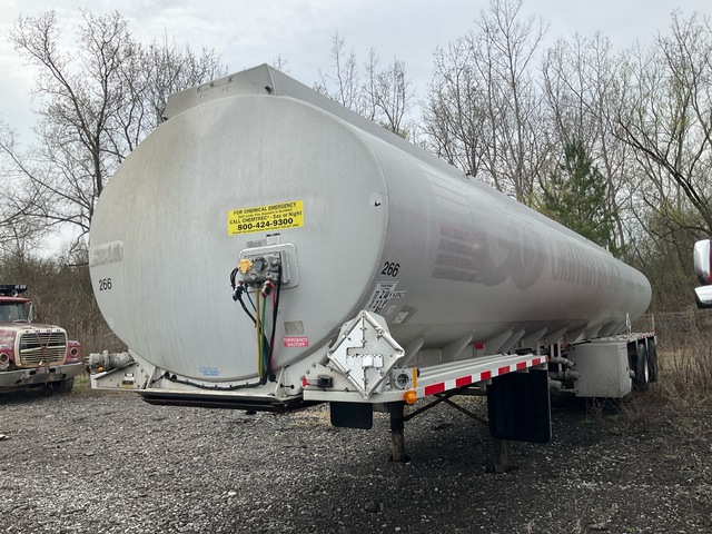 2004 Heil 12550 gal Tri/A Spread Axle Tanker Trailer