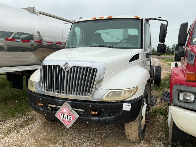 2006 Intemational 4300 4x2 Cab and Chassis