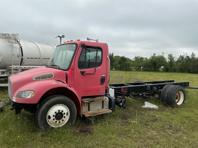 2012 Freightliner M2106 4x2 Cab and Chassis