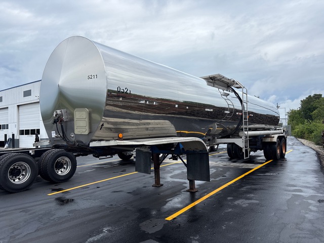 1996 Polar 7000 gal T/A Tanker Trailer