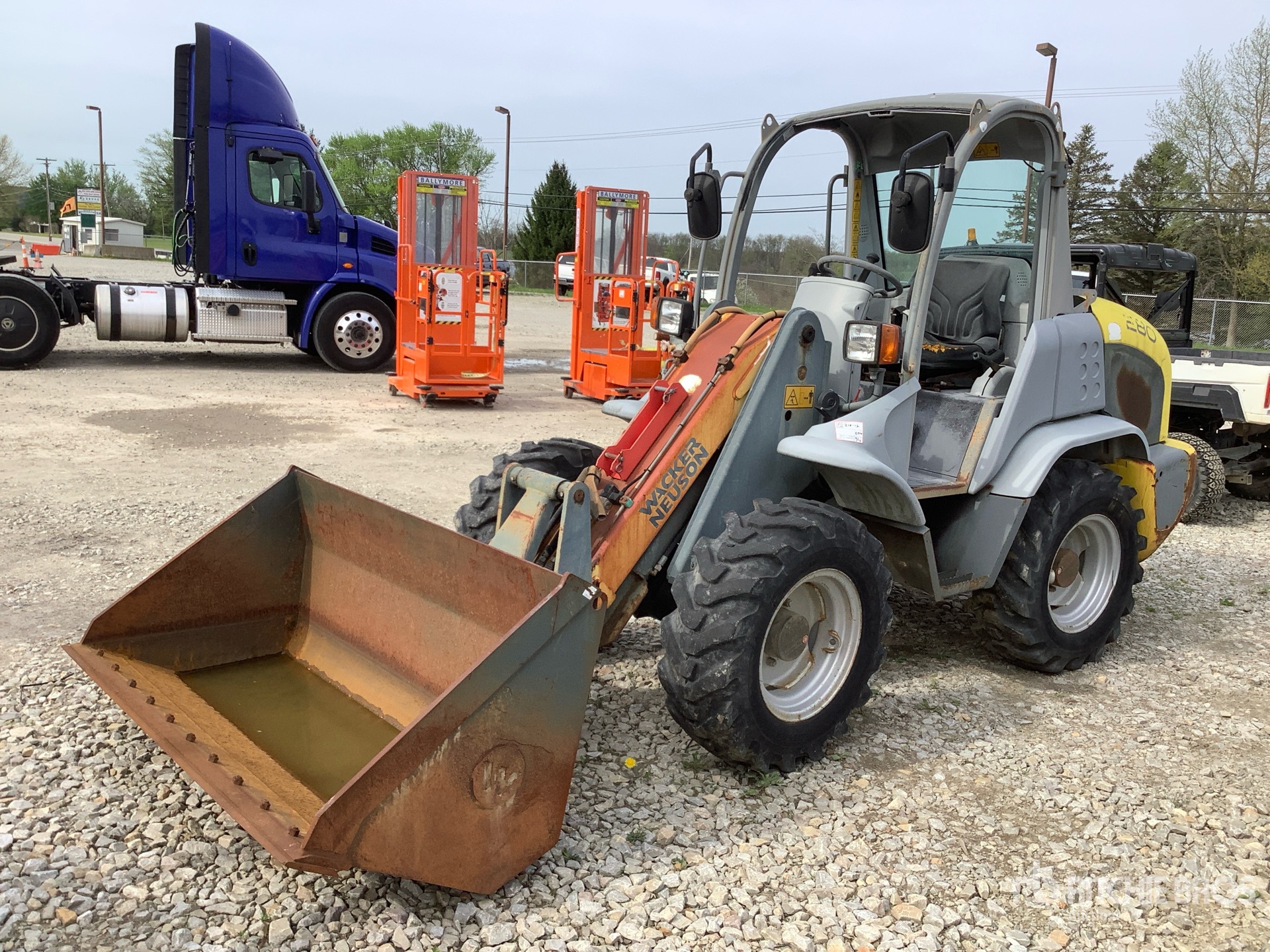 General Appearance with Picture, Left Front Corner