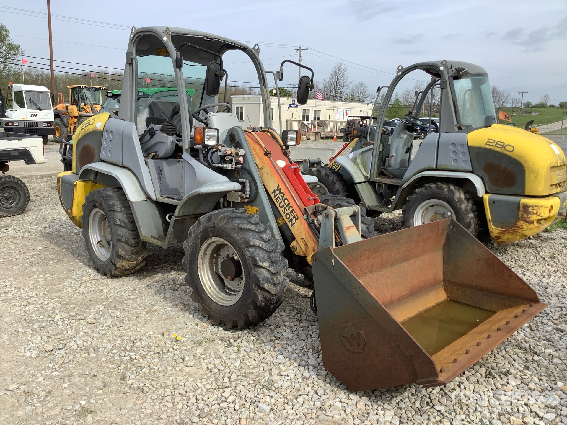 General Appearance with Picture, Right Front Corner