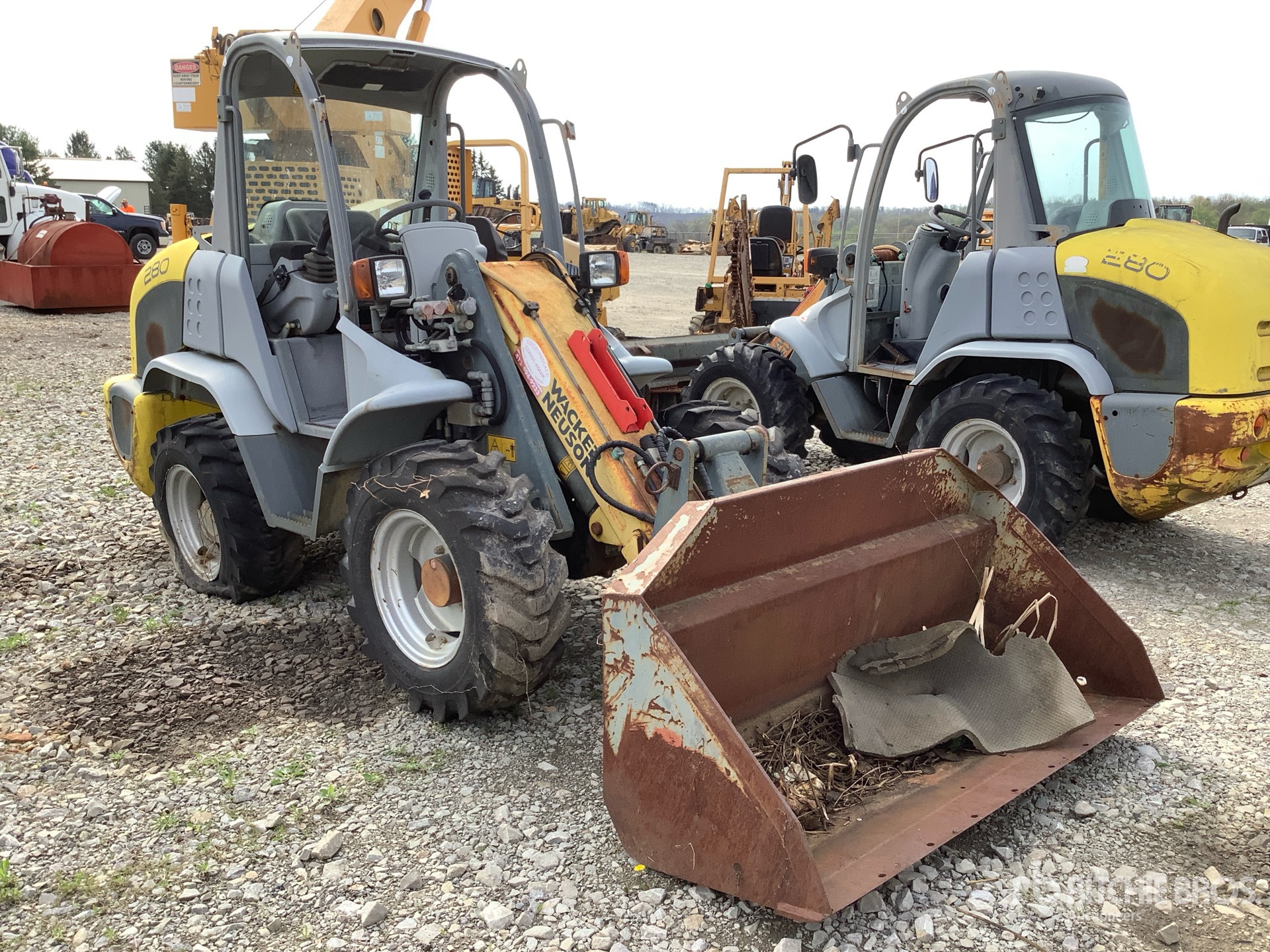 General Appearance with Picture, Right Front Corner