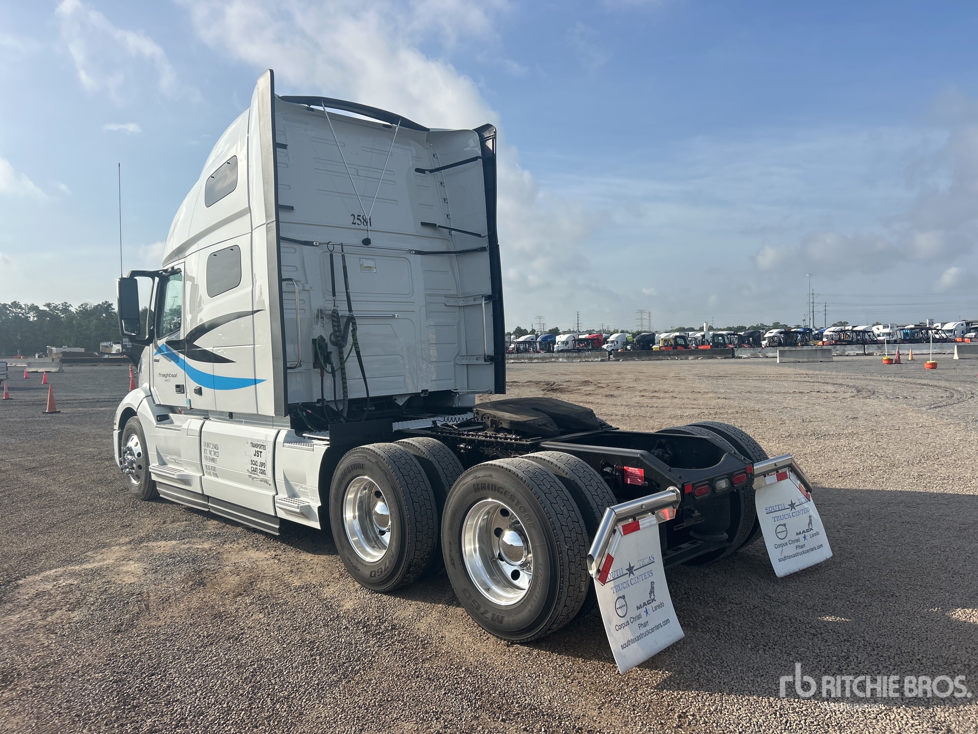 Aspect général with Image, coin arrière gauche