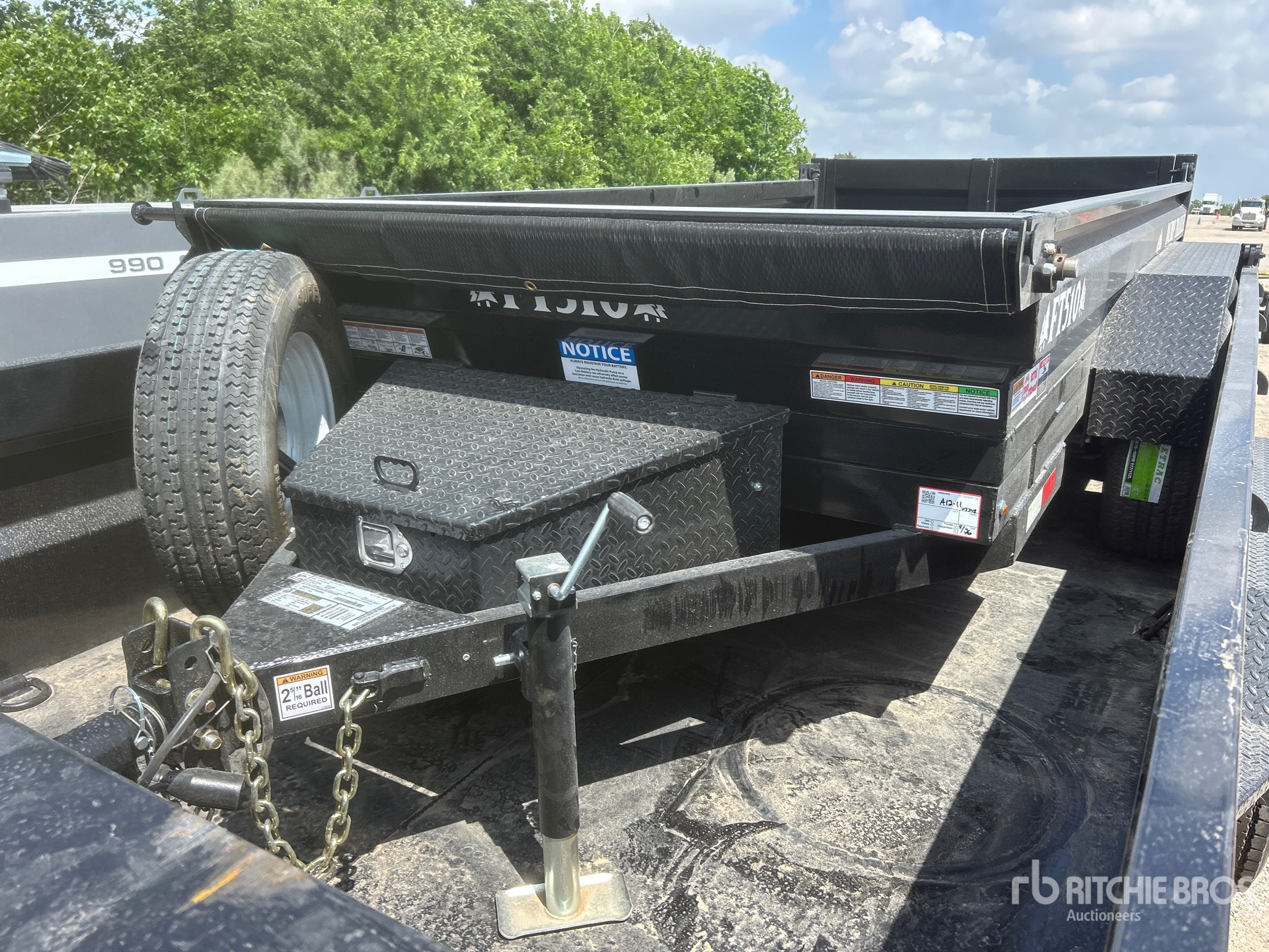 General Appearance with Bild, Ecke vorne links