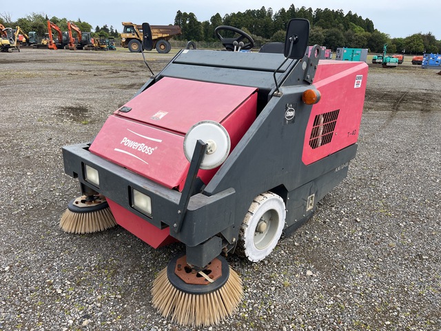 2016 年 Power Boss AM7D-III Ride-On Sweeper