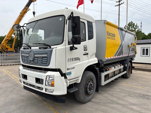 2019 Dongfeng DFV1182GP6NJ LNG 4x2 Sleeper Waste Collection Truck