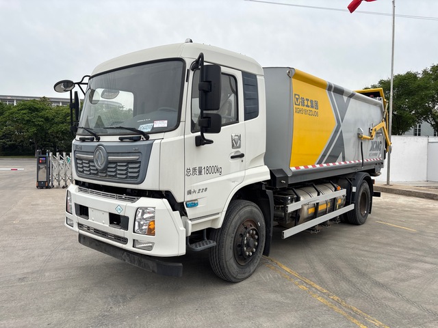 2020 Dongfeng DFV1182GP6NJ 4x2 Sleeper LNG Waste Collection Truck
