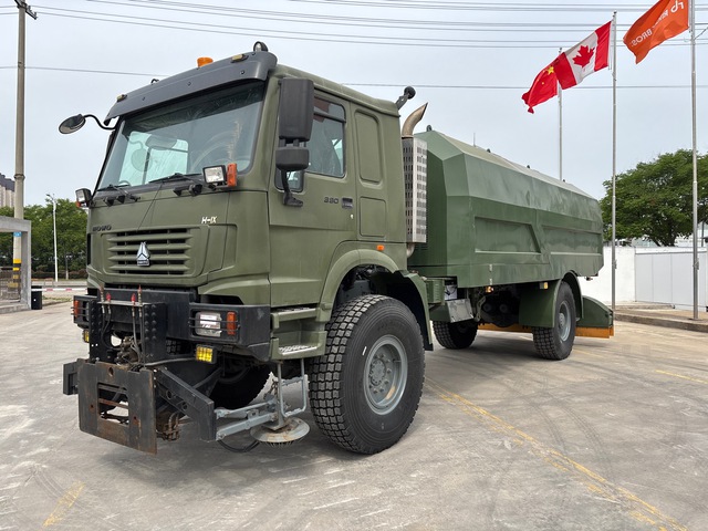 2020 Sinotruck Howo 4x4 Sleeper Snow Plow Truck