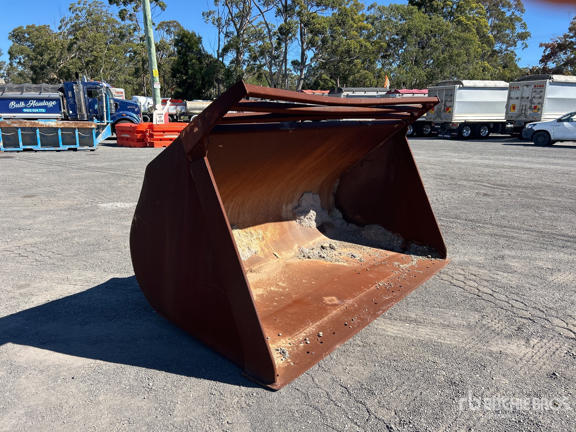 Aspect général with Image, coin avant droit