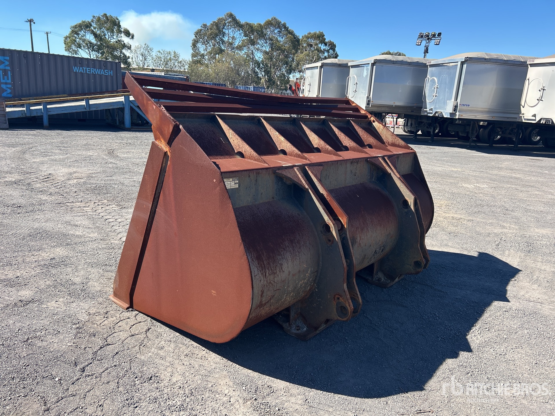 Aspect général with Image, coin arrière gauche