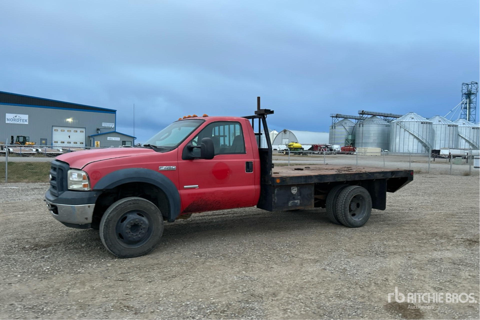 General Appearance with Bild, Ecke vorne links