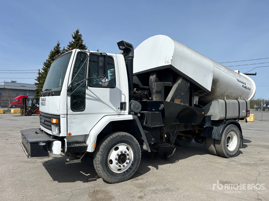 Sunvac SVIII on 1993 Ford CF7000 Sweeper Truck | Ritchie Bros