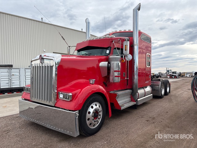 2007 Kenworth W900 T/A Sleeper Truck Tractor