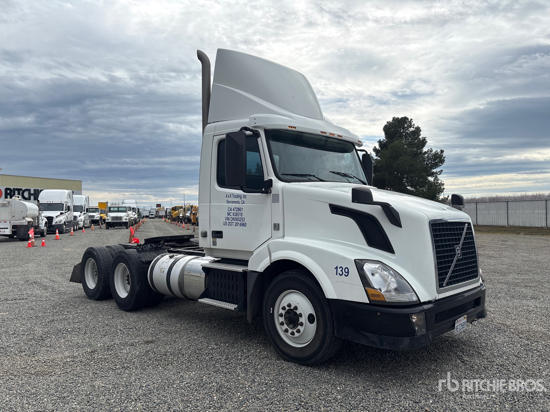 Aspect général with Image, coin avant droit