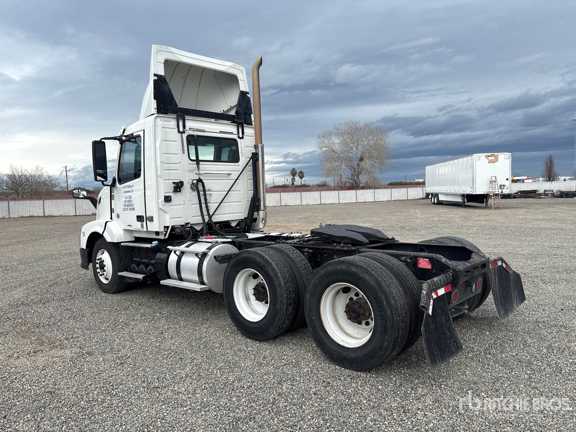 Aspect général with Image, coin arrière gauche