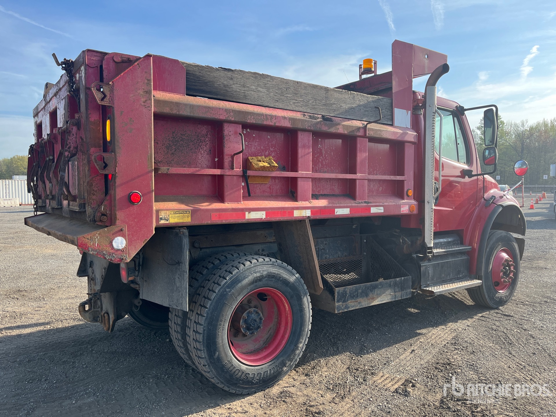 Aspect général with Image, coin arrière droit