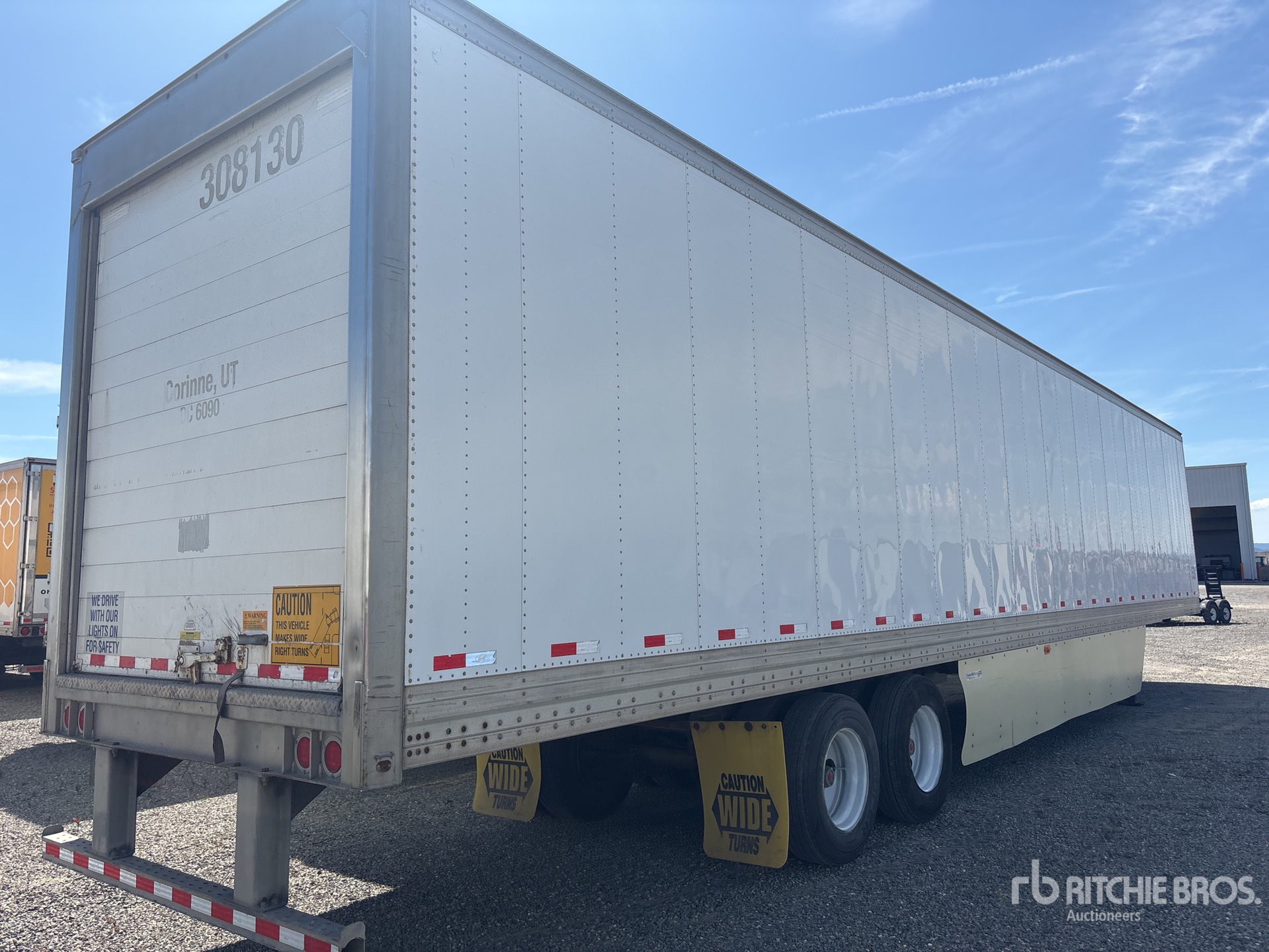 Aspect général with Image, coin arrière droit