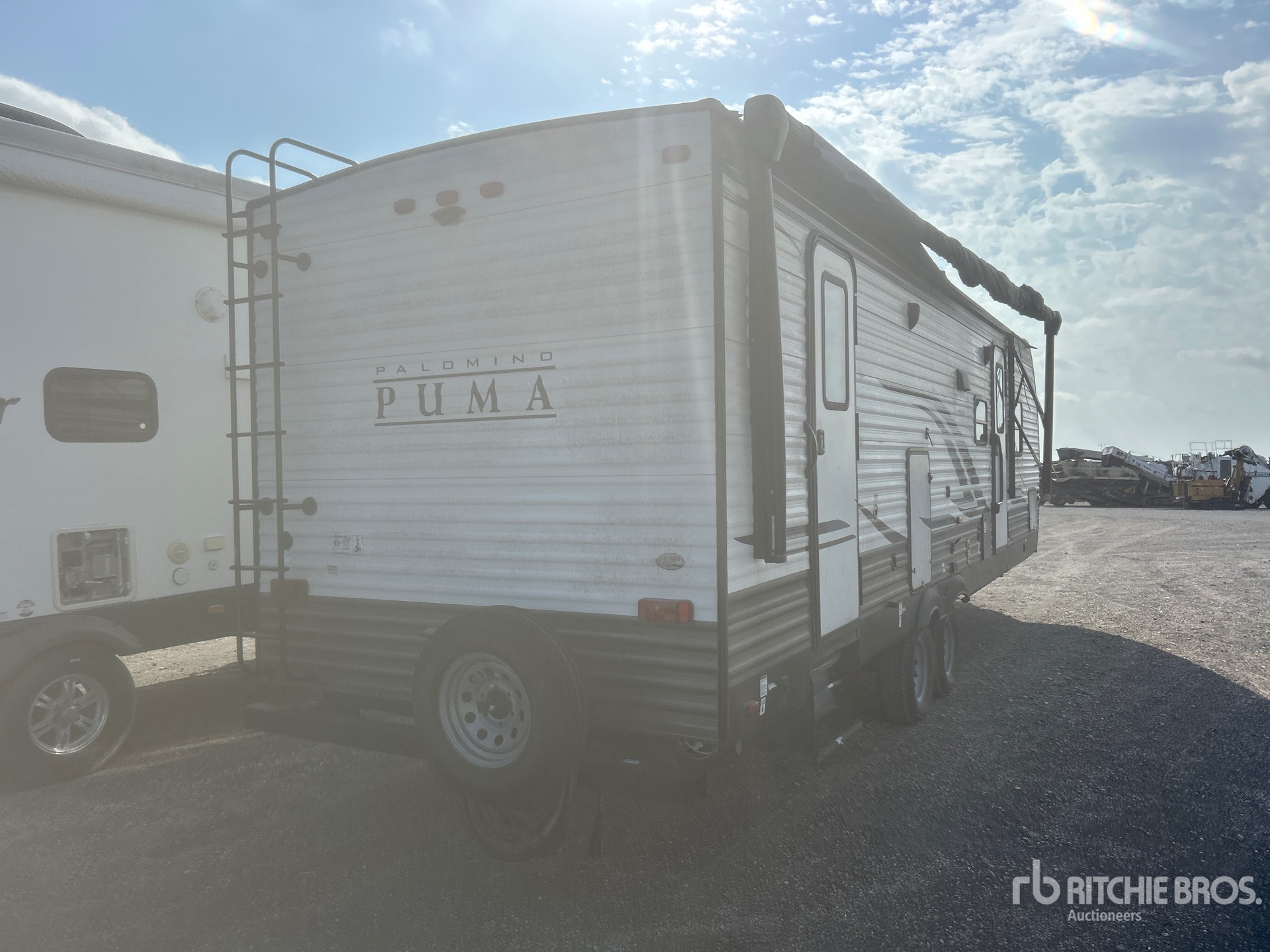 General Appearance with Bild, Ecke hinten rechts