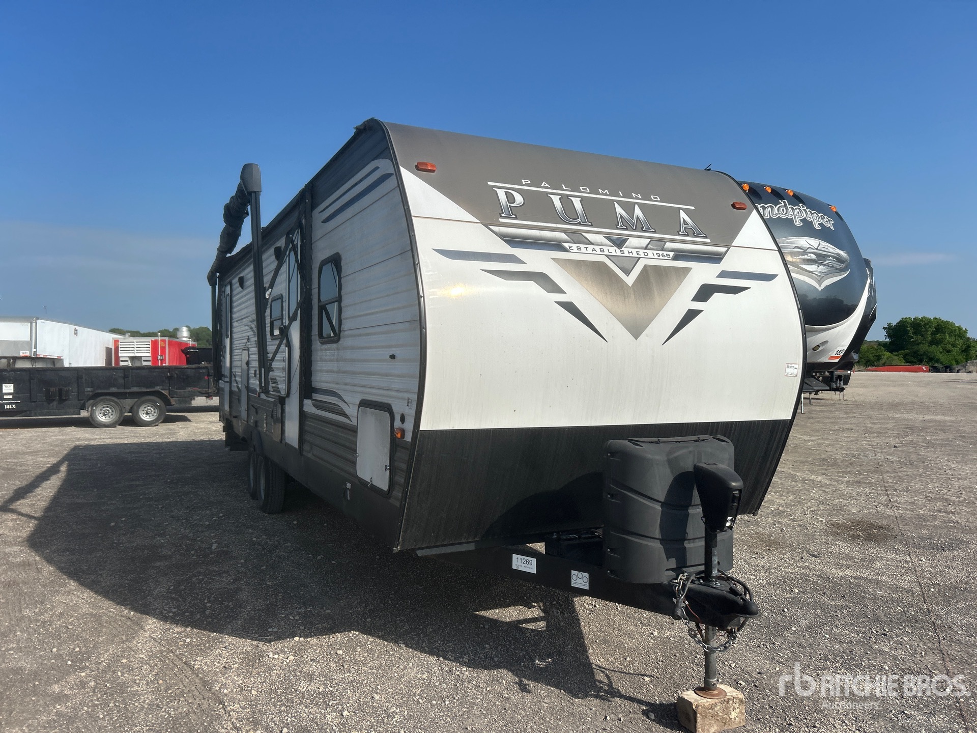 General Appearance with Bild, Ecke vorne rechts