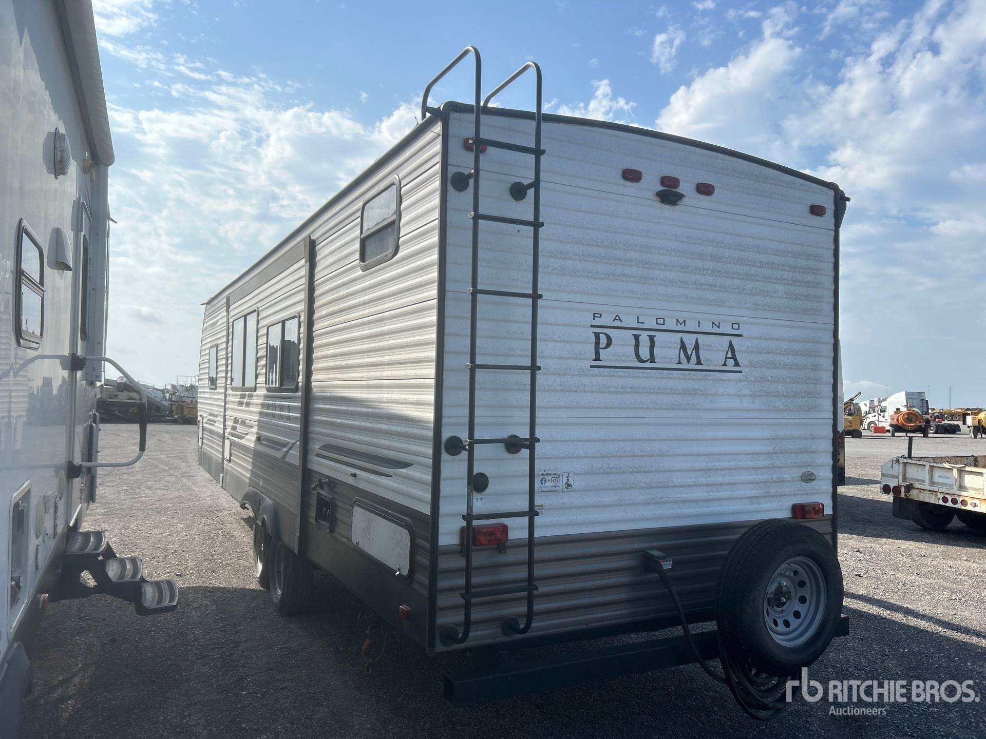 General Appearance with Bild, Ecke hinten links