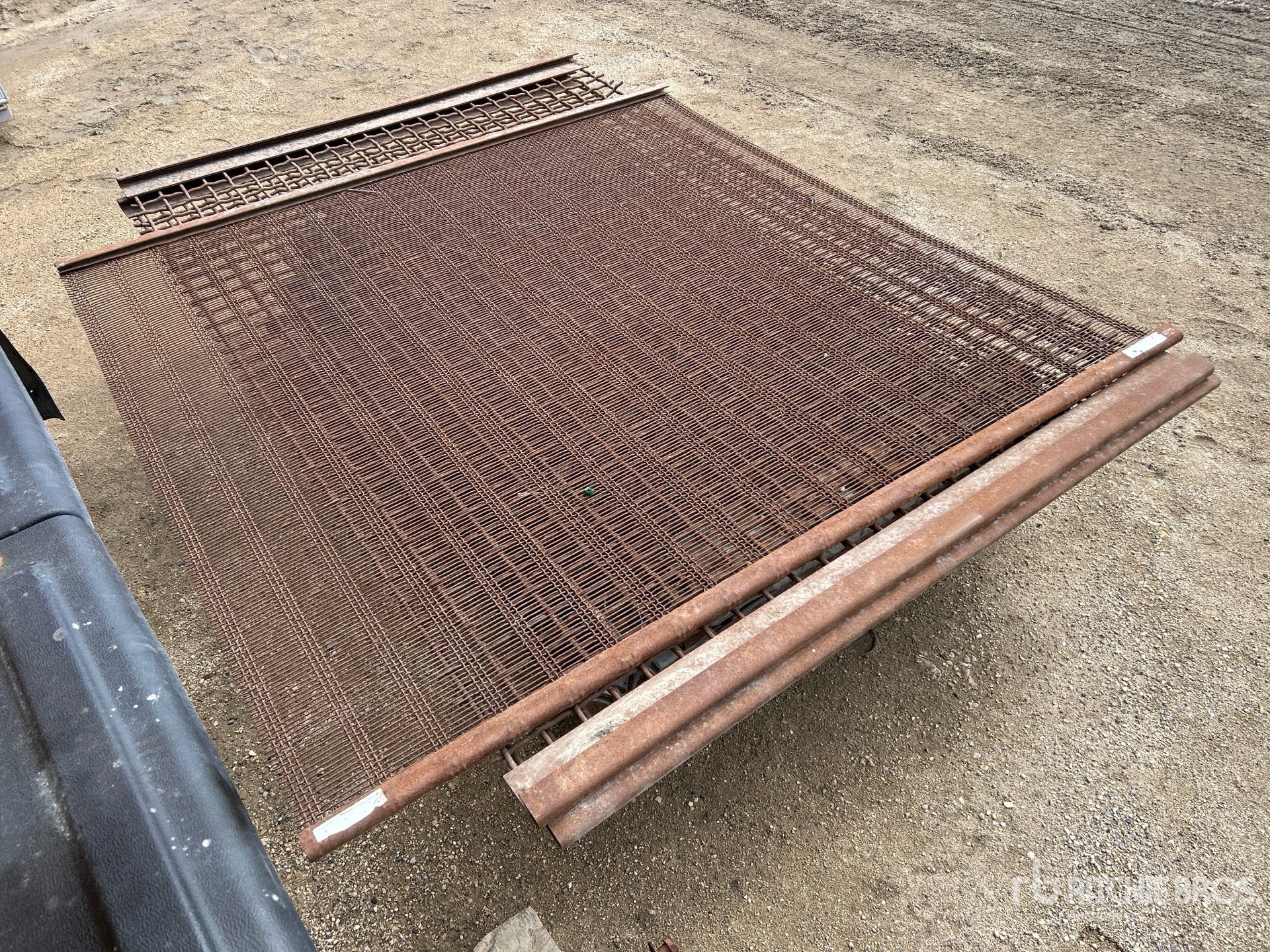 Aspect général with Image, coin arrière droit