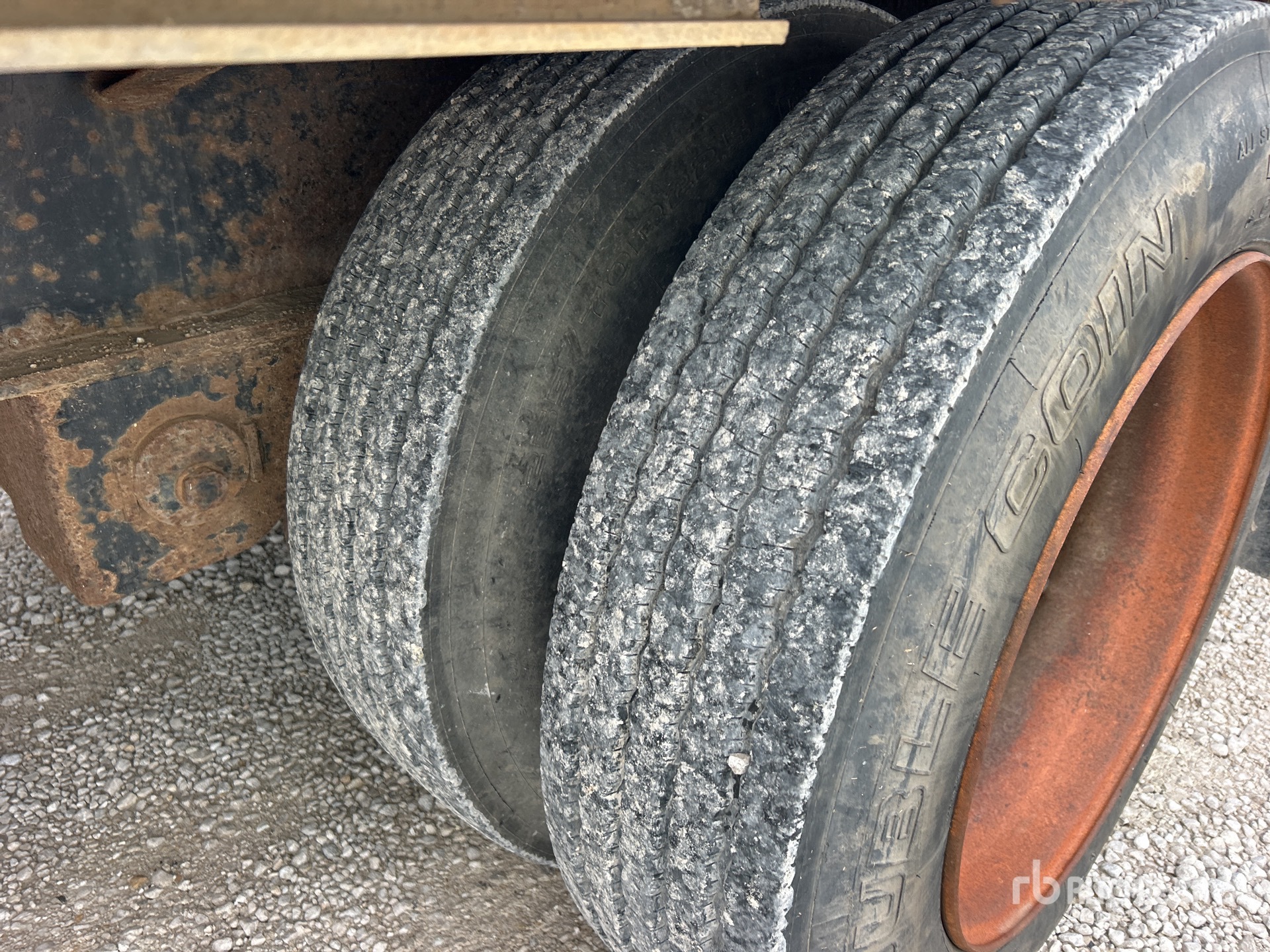 2007 Transcraft 53 FT T/A SPREAD AXLE