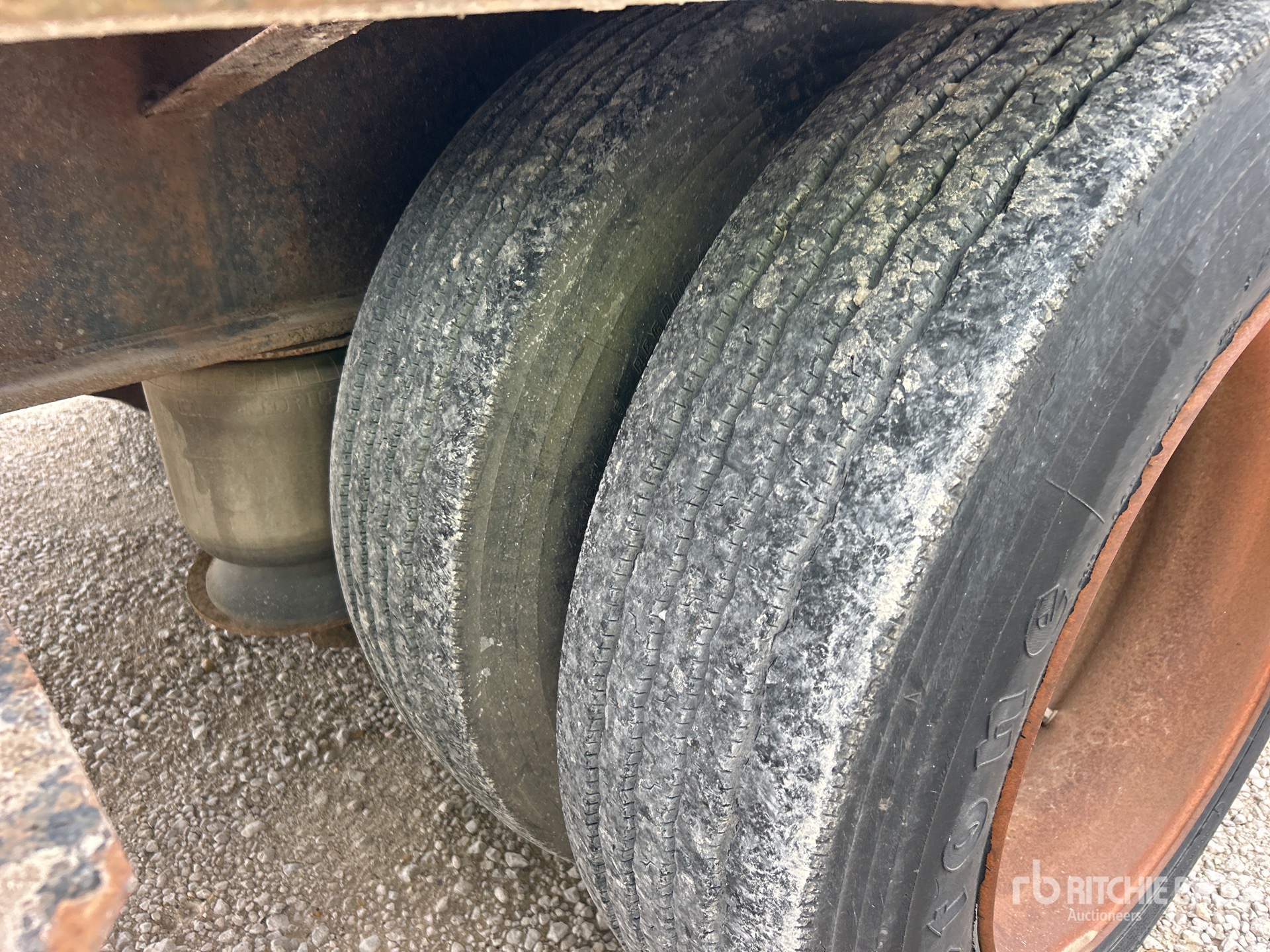 2007 Transcraft 53 FT T/A SPREAD AXLE