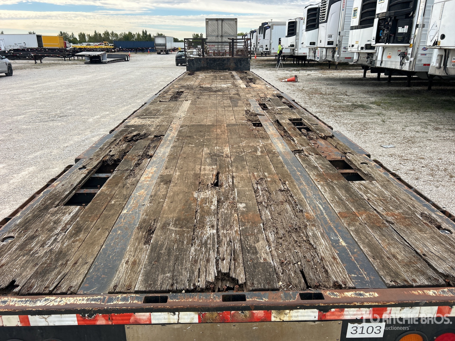 2007 Transcraft 53 FT T/A SPREAD AXLE