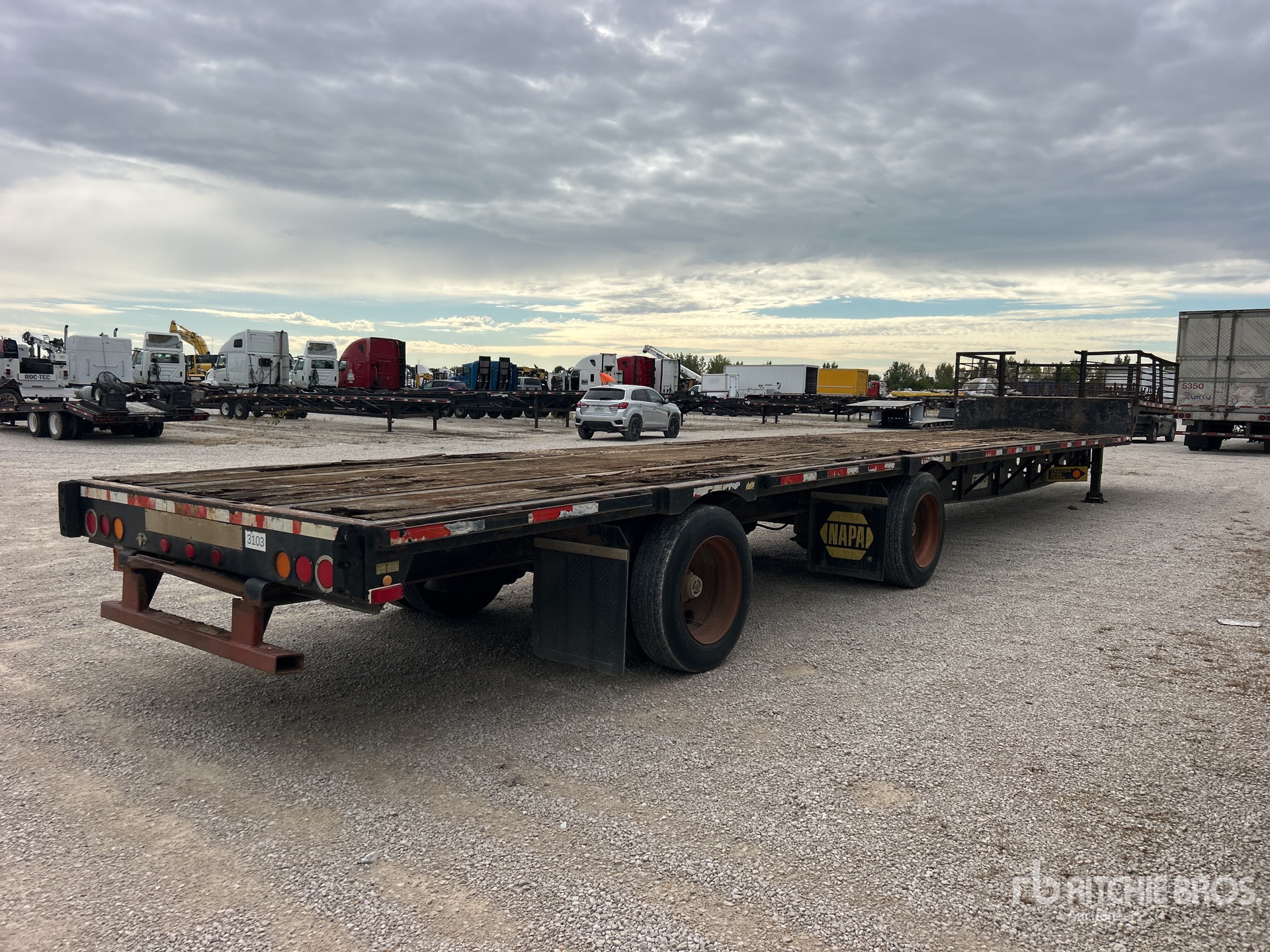 2007 Transcraft 53 FT T/A SPREAD AXLE