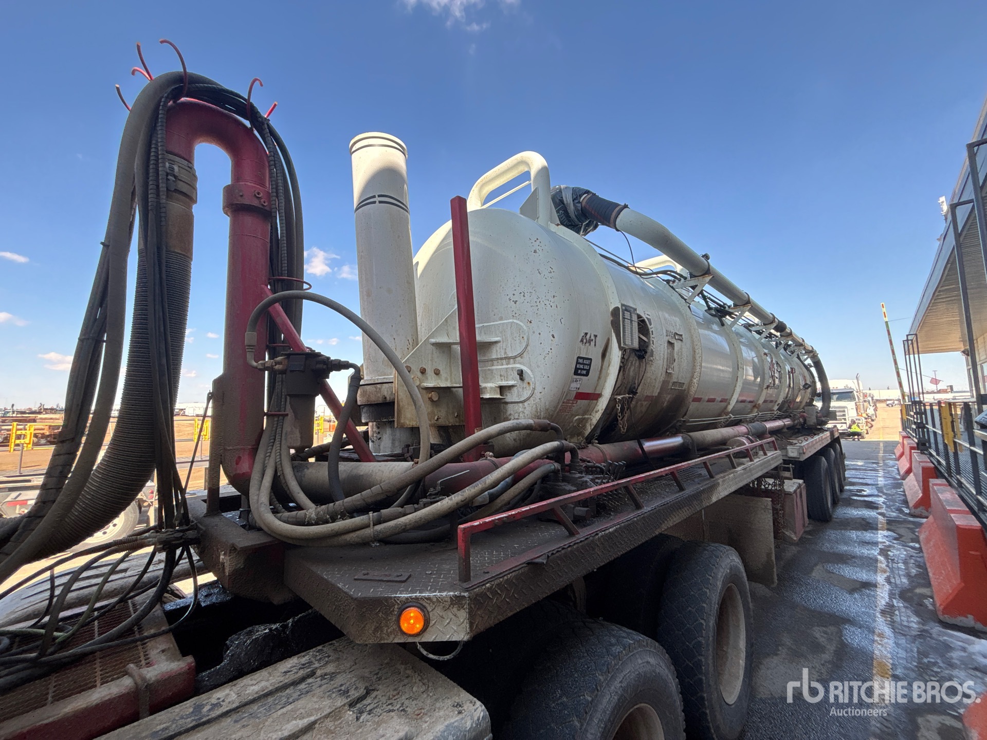 Photo of a 2015 Magnum 7884 gal Tri/A