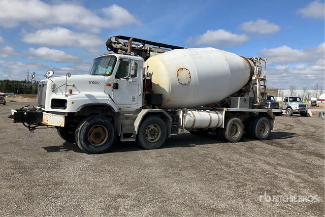 2006 International 5600i 8x4 Twin-steer Mixer Truck