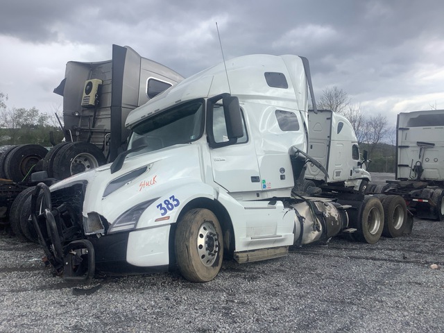 2025 Volvo VNL 6x4 T/A Sleeper Truck Tractor (Inoperable)